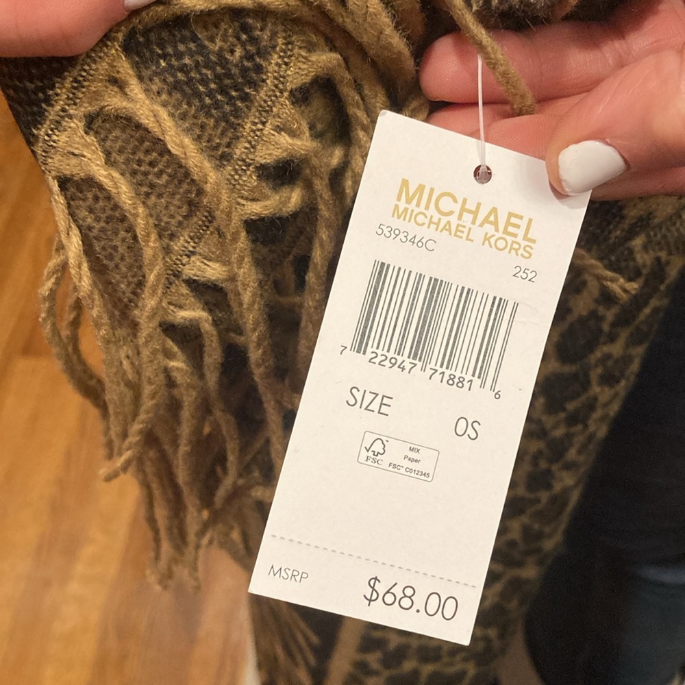 NWT Michael Kors cheetah scarf - Picture 4 of 4